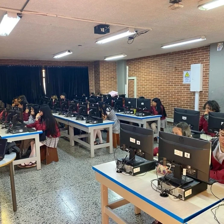 Programa con estudiantes